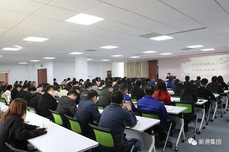 “忠誠(chéng)勤勉做人 干凈擔(dān)當(dāng)做事”——紅領(lǐng)書(shū)記田園主講新港商學(xué)院第十四期培訓(xùn)