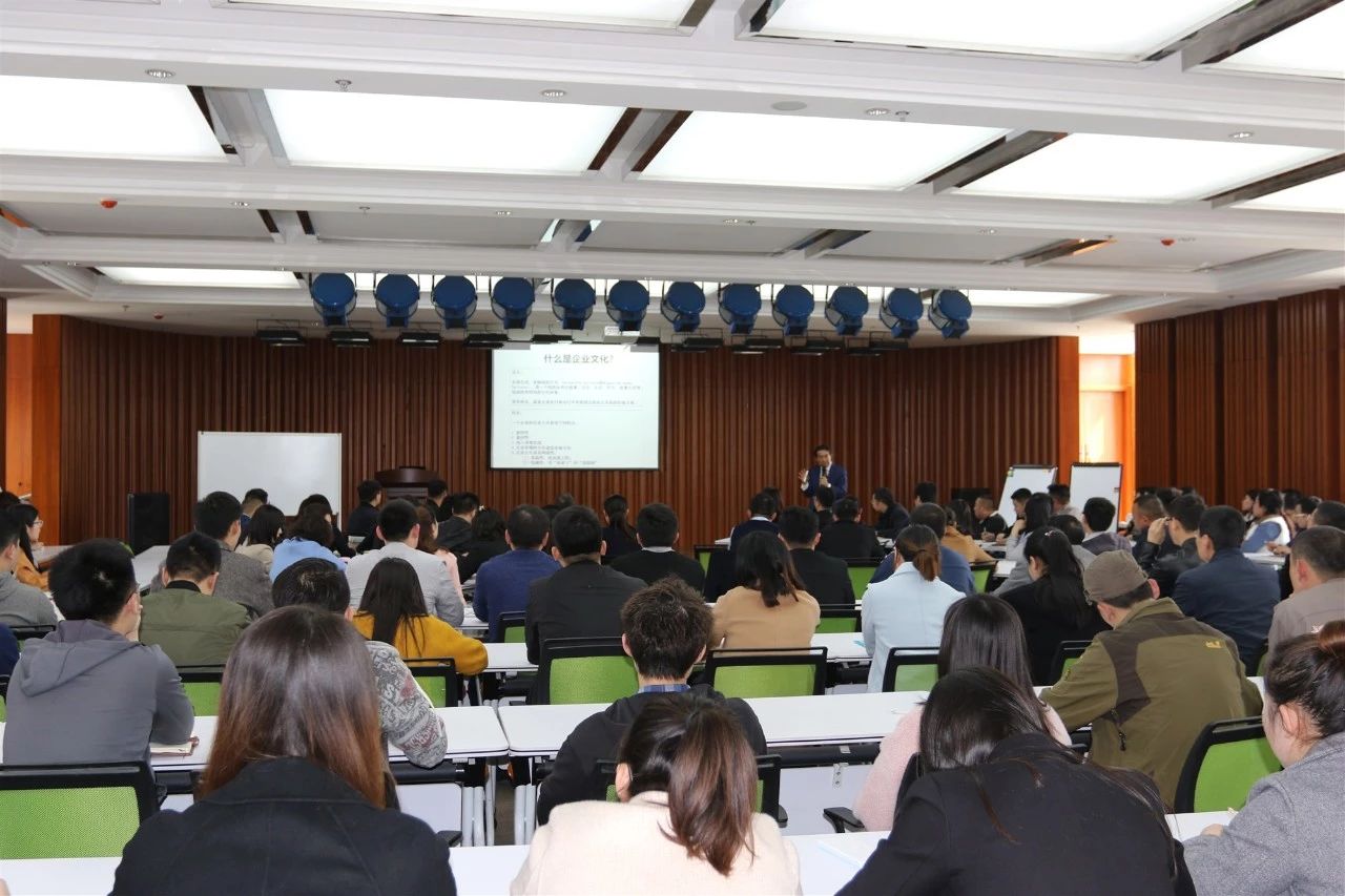 新港商學院：學華為文化引領機制，做新港事業(yè)奮斗者！——原華為高級副總裁楊大躍應邀主持培訓